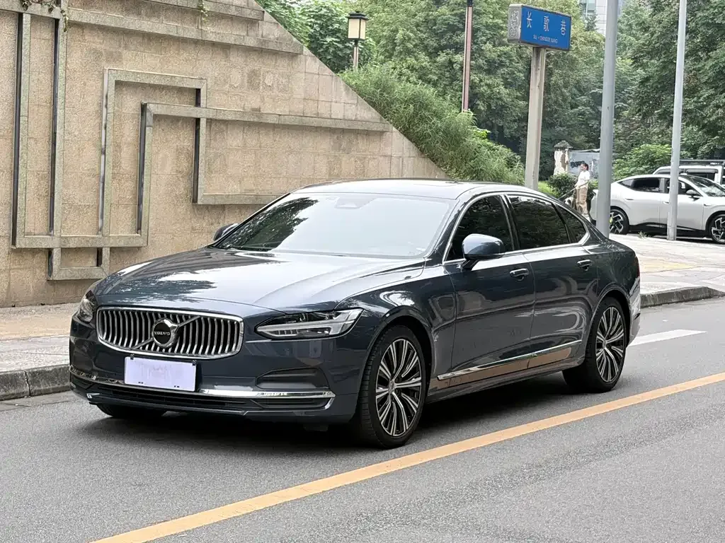Volvo S90 — фото 1