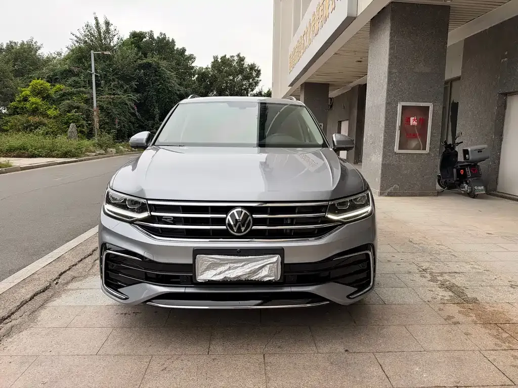 Volkswagen Tiguan L — фото 5