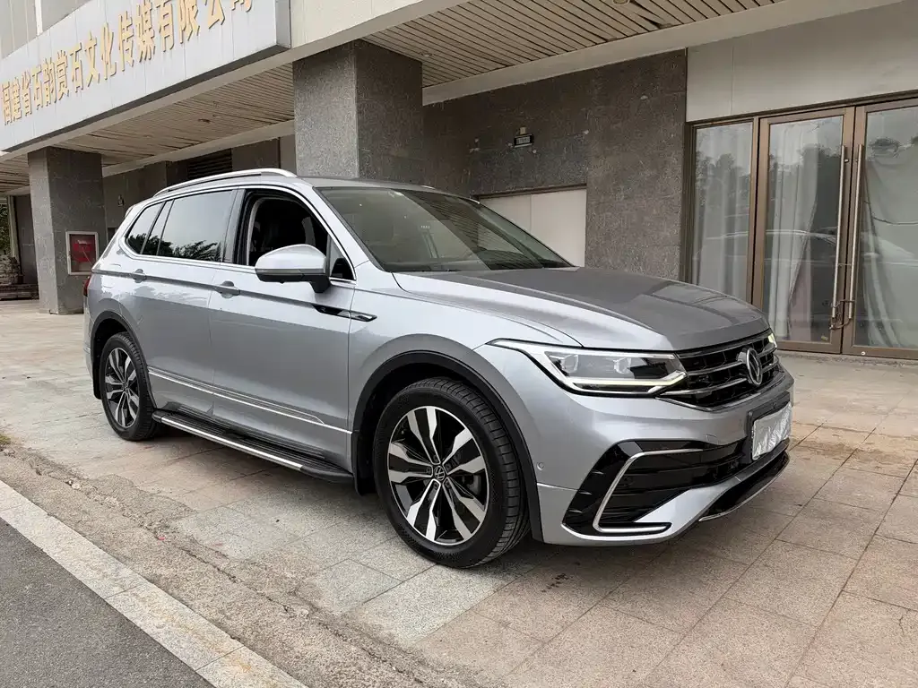 Volkswagen Tiguan L — фото 7