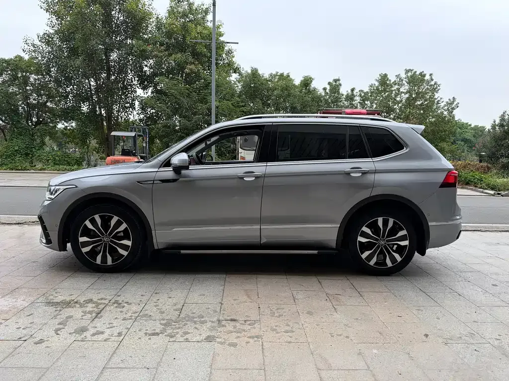 Volkswagen Tiguan L — фото 9