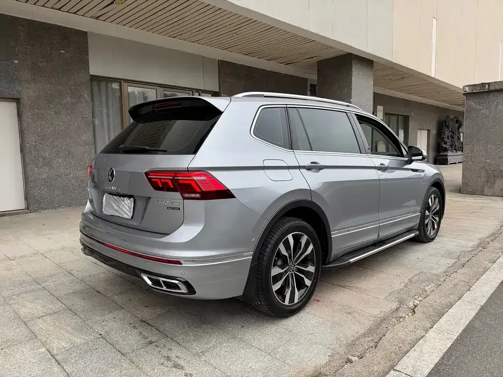 Volkswagen Tiguan L — фото 4