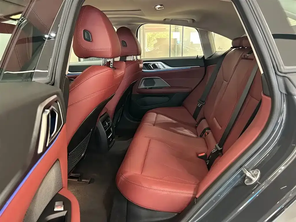 BMW i4 — фото 10