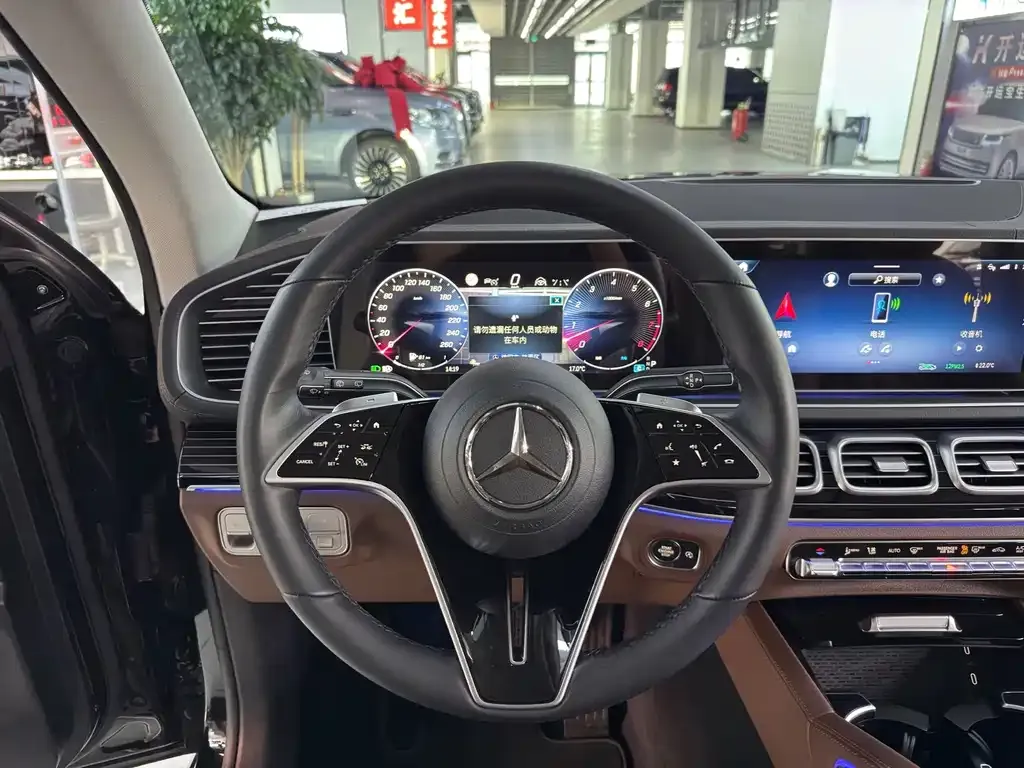 Mercedes-Benz GLS — фото 4