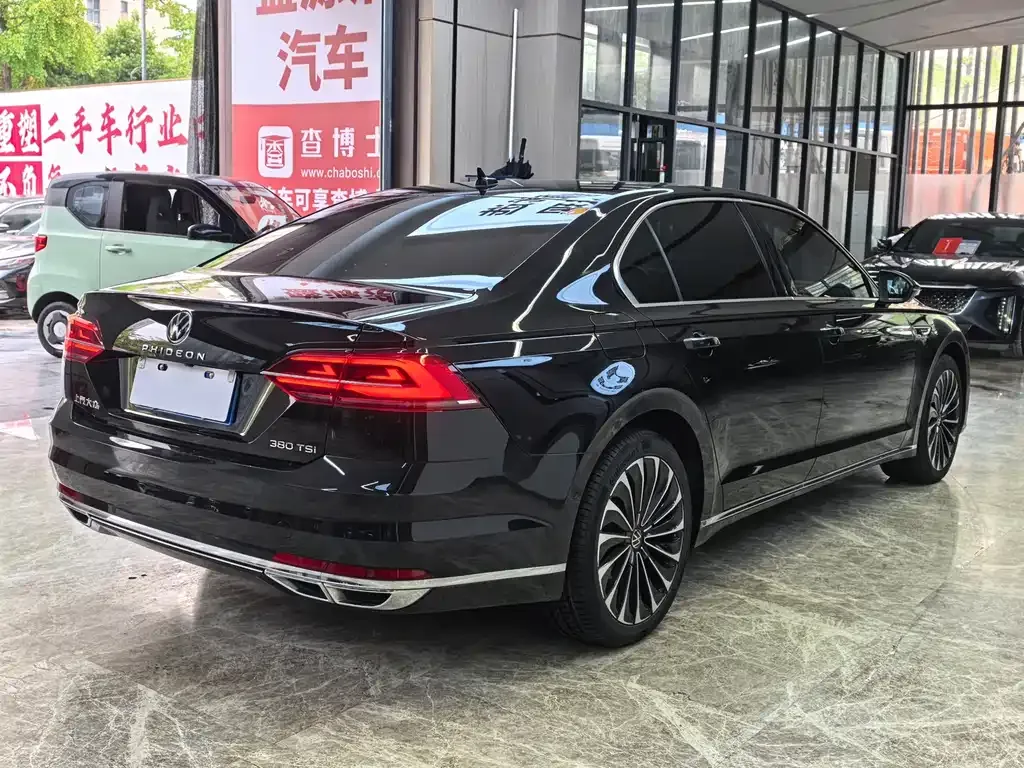 Volkswagen Phideon — фото 10