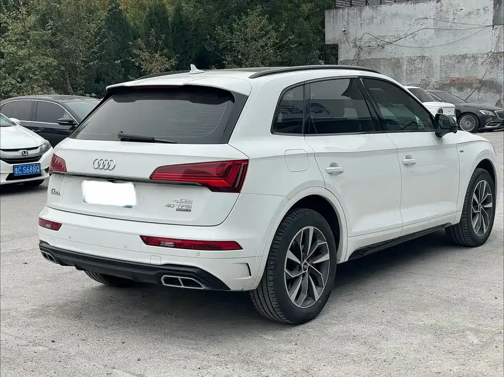 Audi Q5L — фото 10