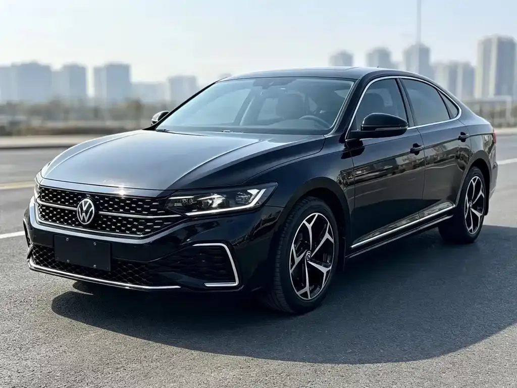 Volkswagen Passat — фото 1