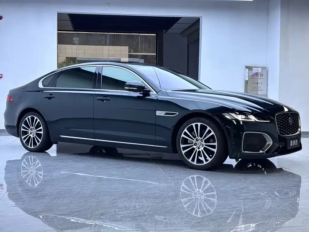 Jaguar XFL — фото 3