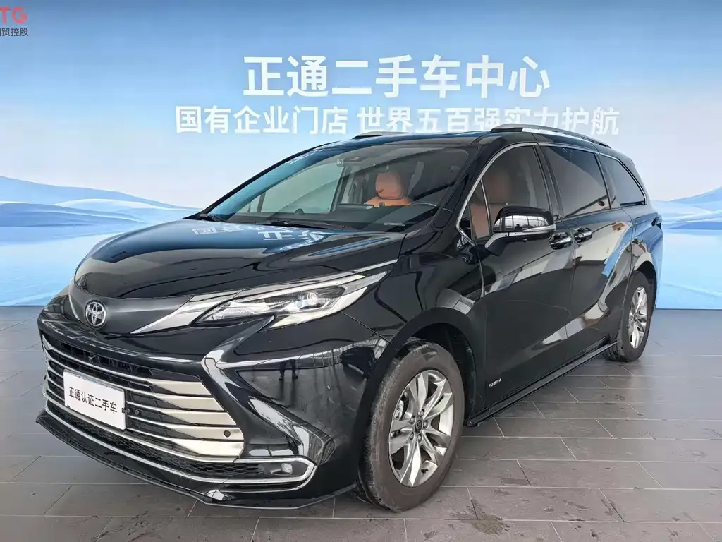 Toyota Sienna — фото 1