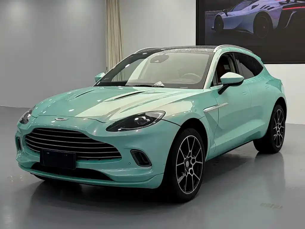 Aston Martin DBX — фото 1