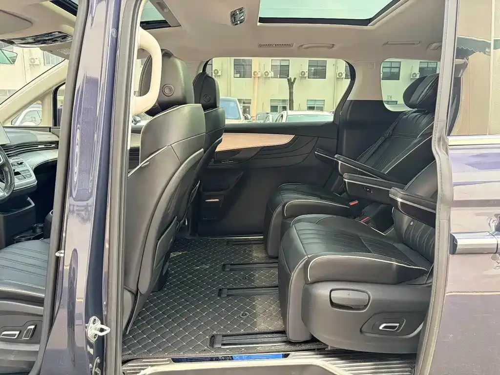 Roewe iMAX8 — фото 2