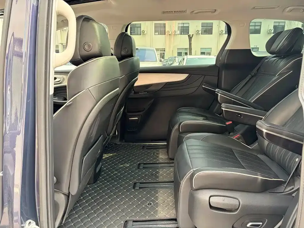 Roewe iMAX8 — фото 10