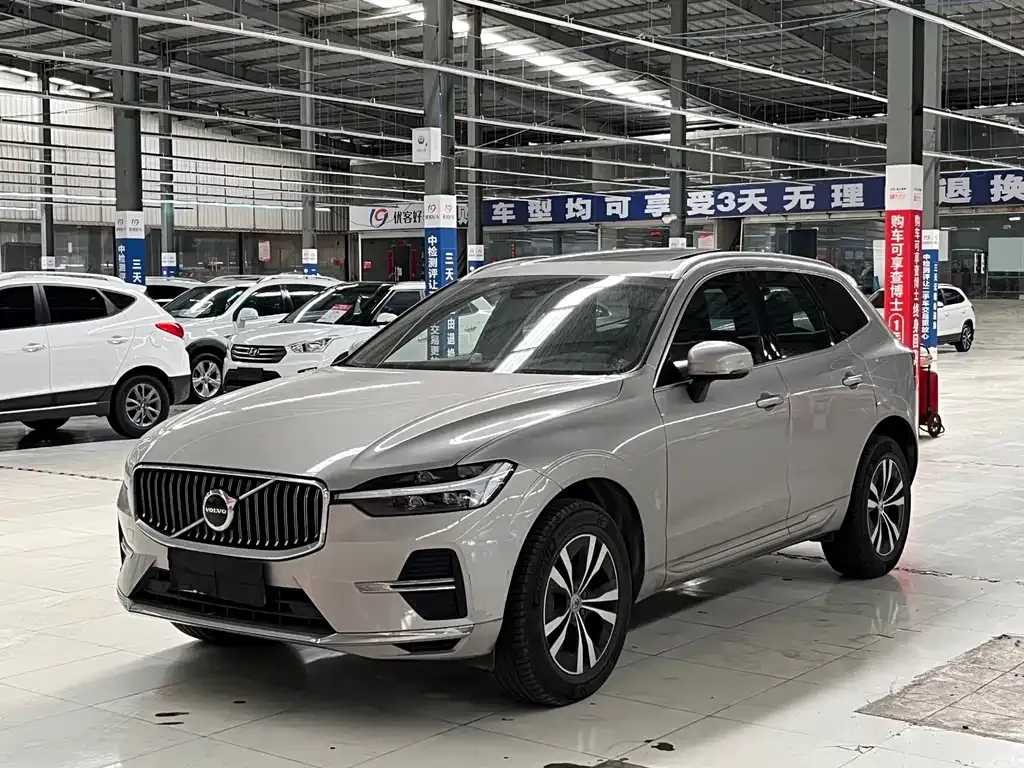 Volvo XC60 — фото 1