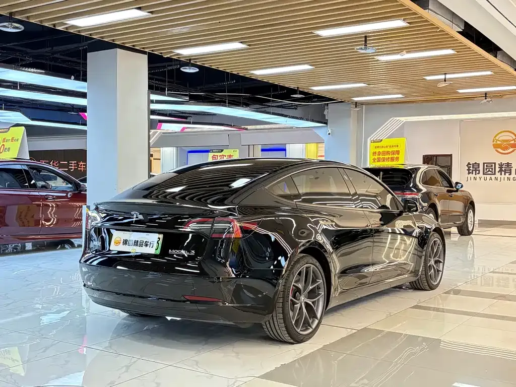 Tesla Model 3 — фото 7