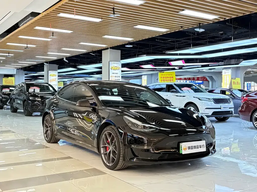 Tesla Model 3 — фото 10
