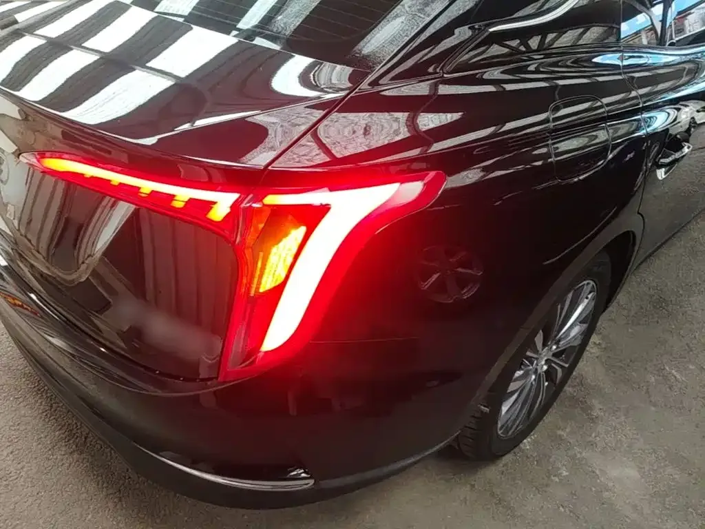 Hongqi E-QM5 — фото 3