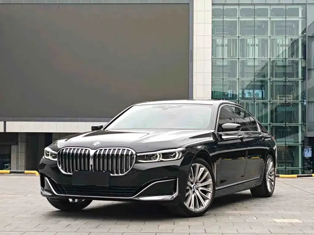 BMW 7 Series — фото 1