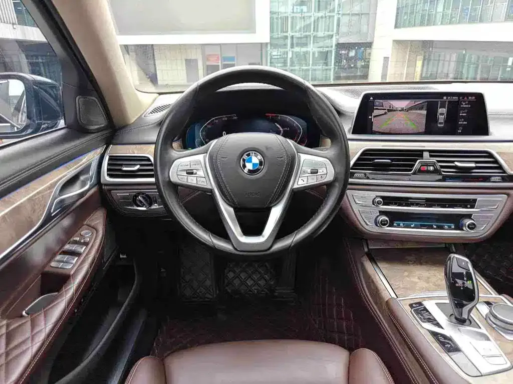 BMW 7 Series — фото 9