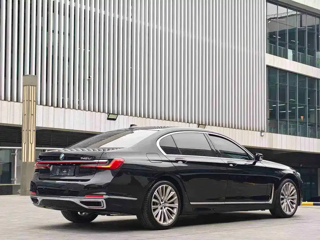 BMW 7 Series — фото 7