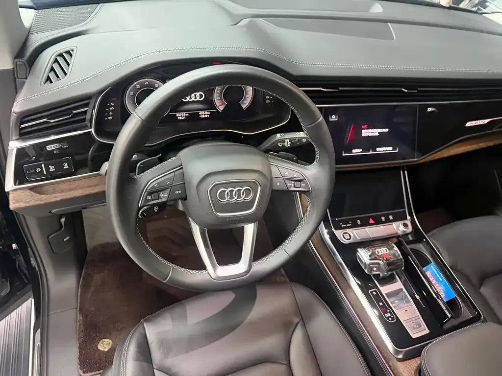 Audi Q7 — фото 10