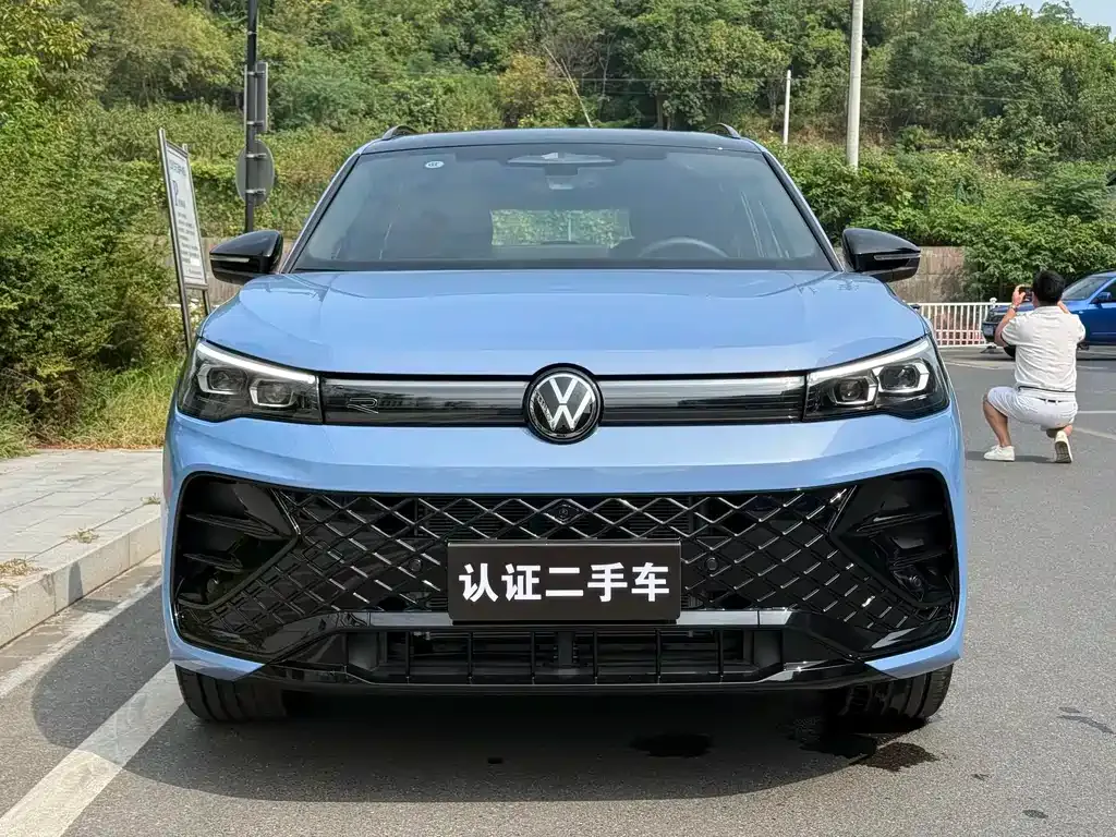 Volkswagen Tiguan L — фото 7