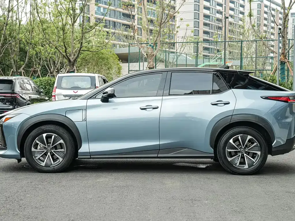 Lexus RZ — фото 10