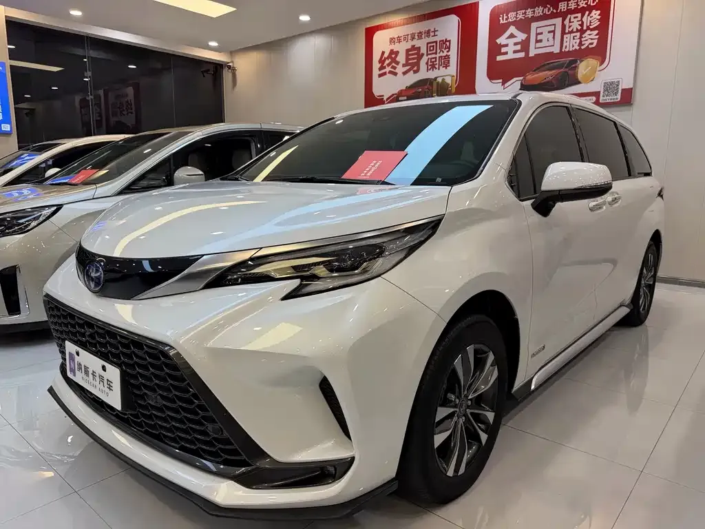 Toyota Granvia — фото 1