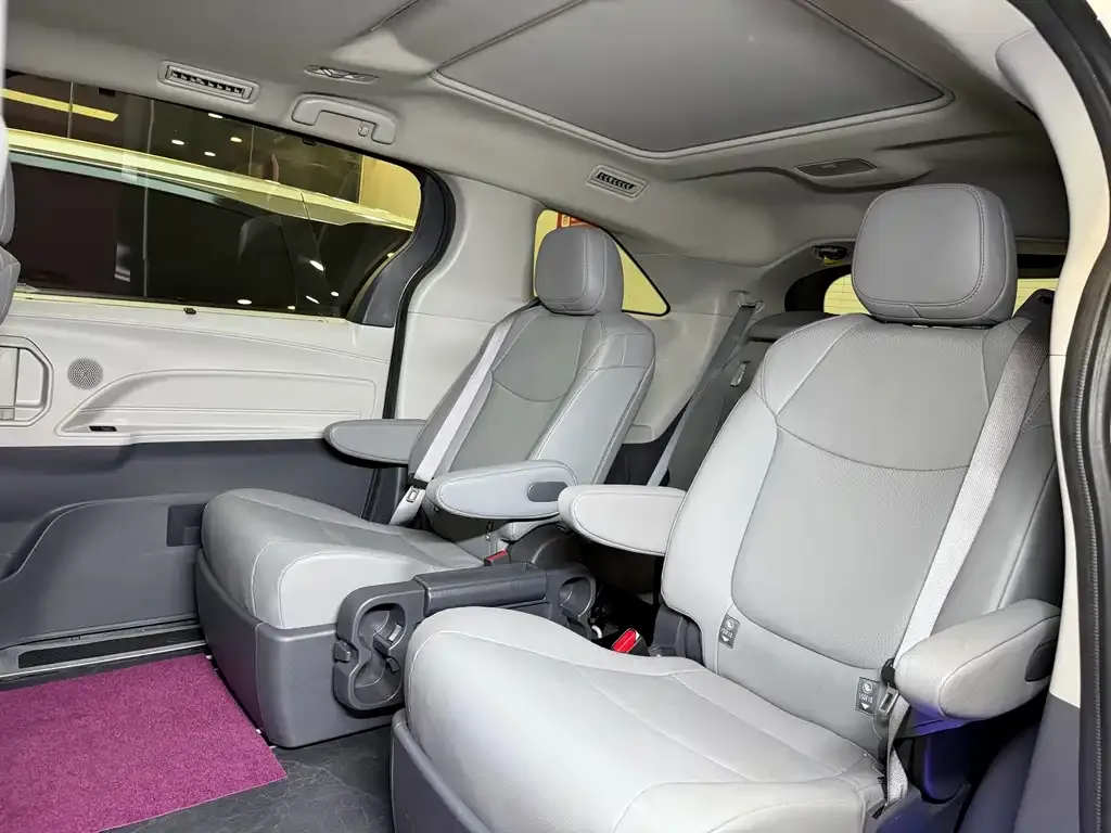Toyota Granvia — фото 8