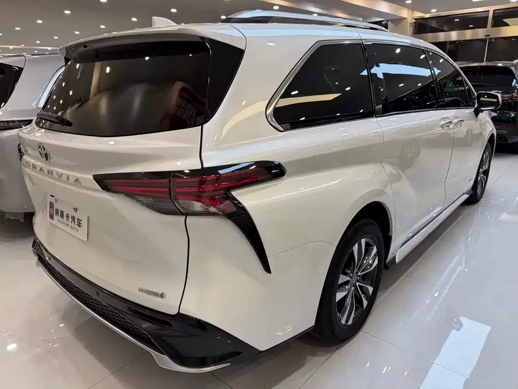Toyota Granvia — фото 3