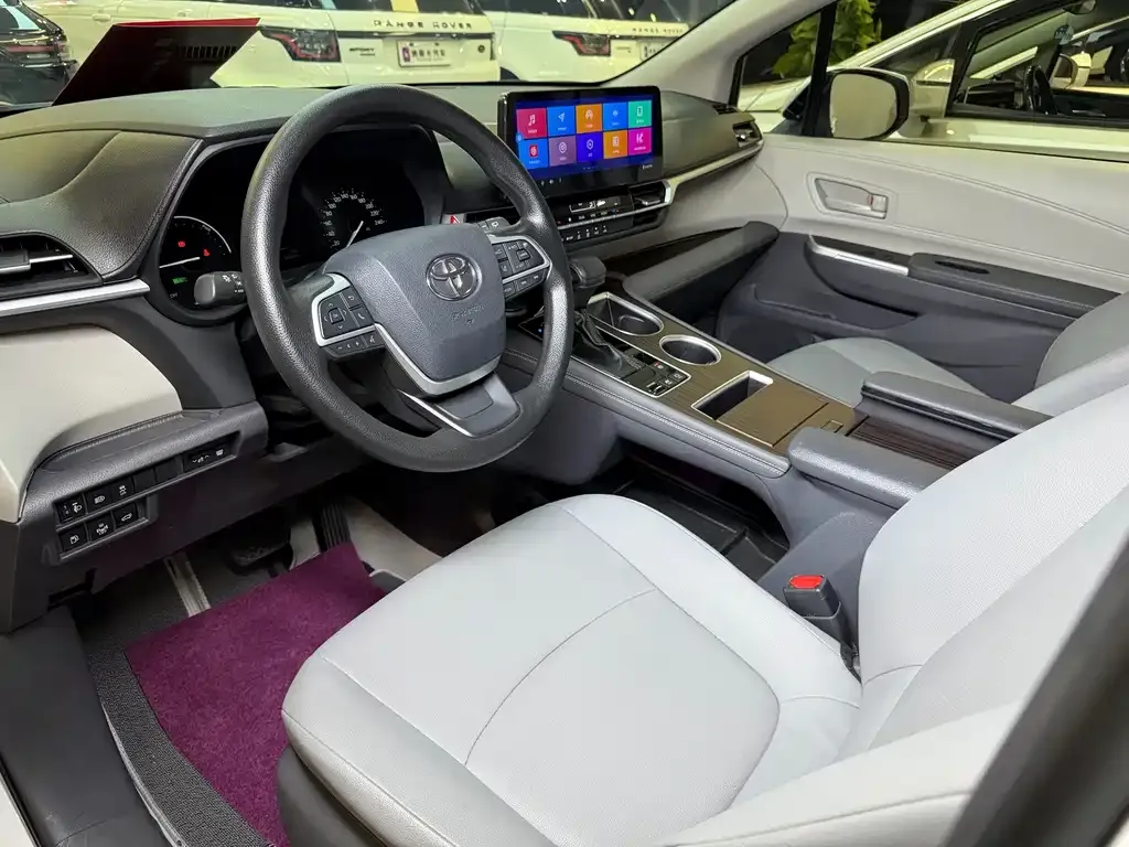 Toyota Granvia — фото 10