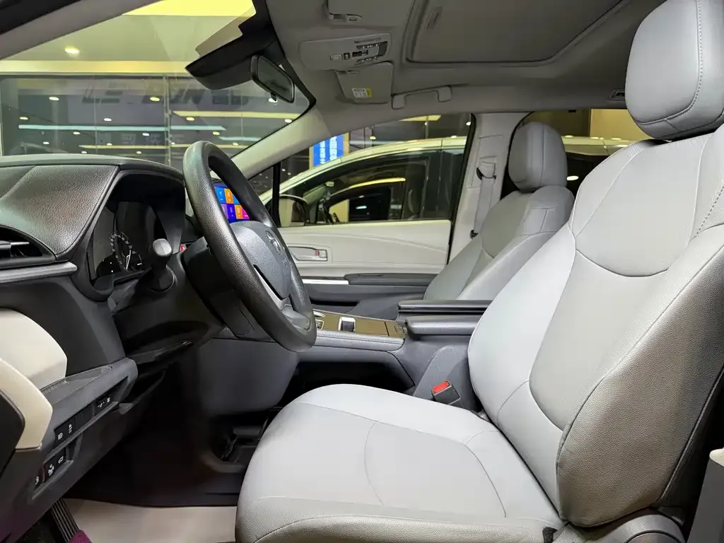 Toyota Granvia — фото 9