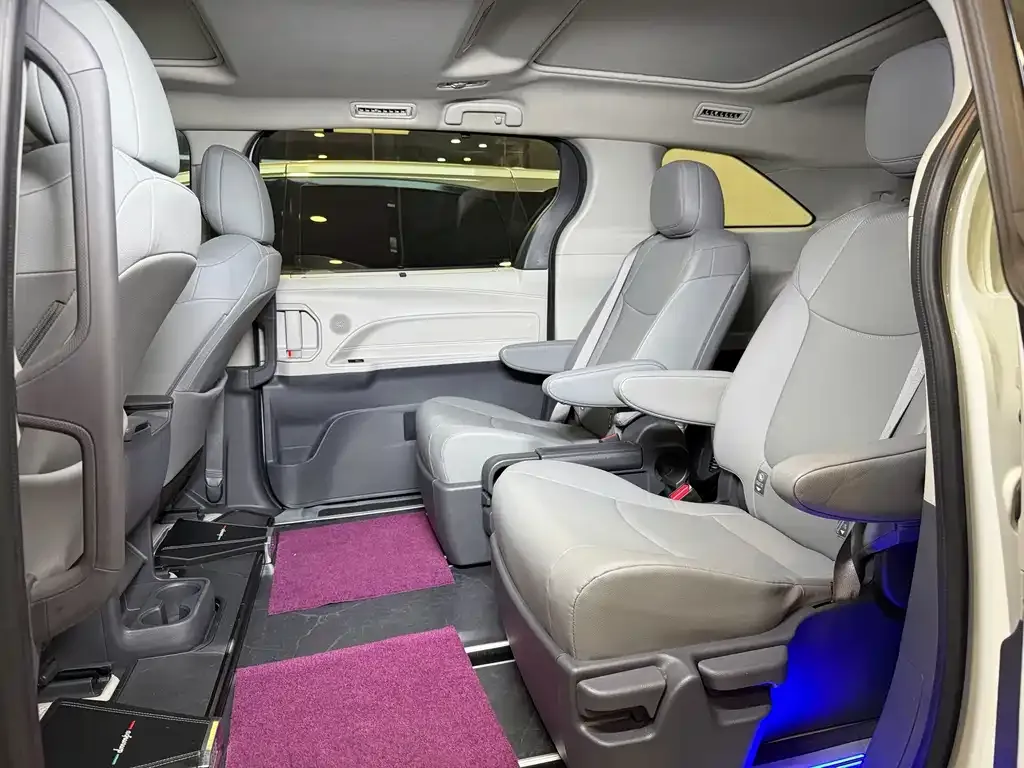 Toyota Granvia — фото 6