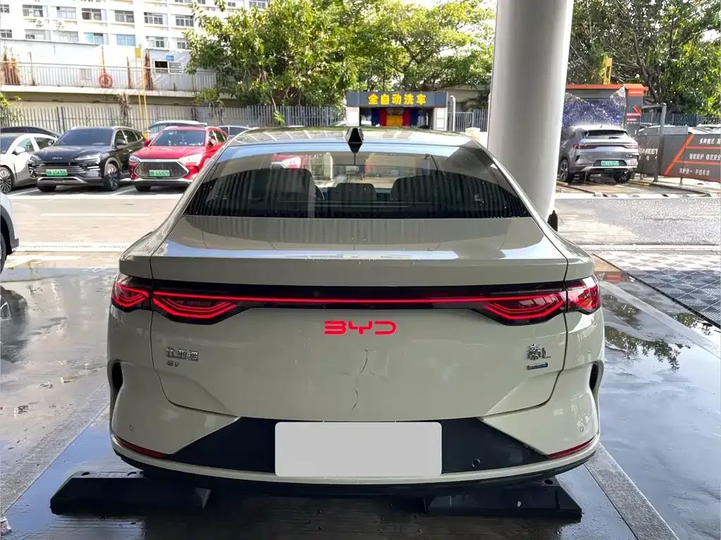 BYD Qin L — фото 9
