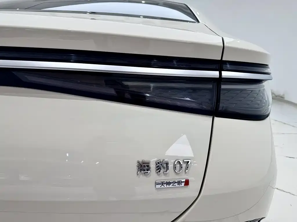BYD Seal 07 DM-i — фото 9