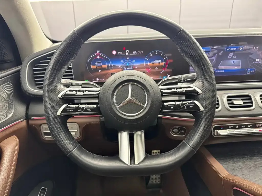 Mercedes-Benz GLS — фото 9