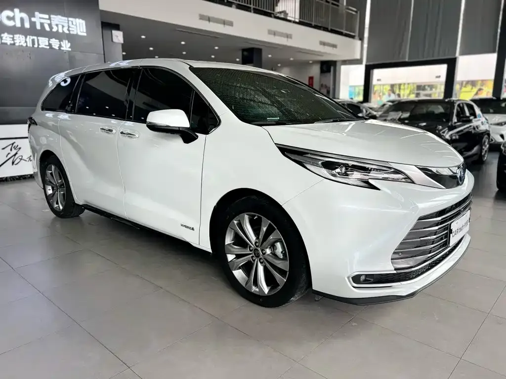 Toyota Sienna — фото 3