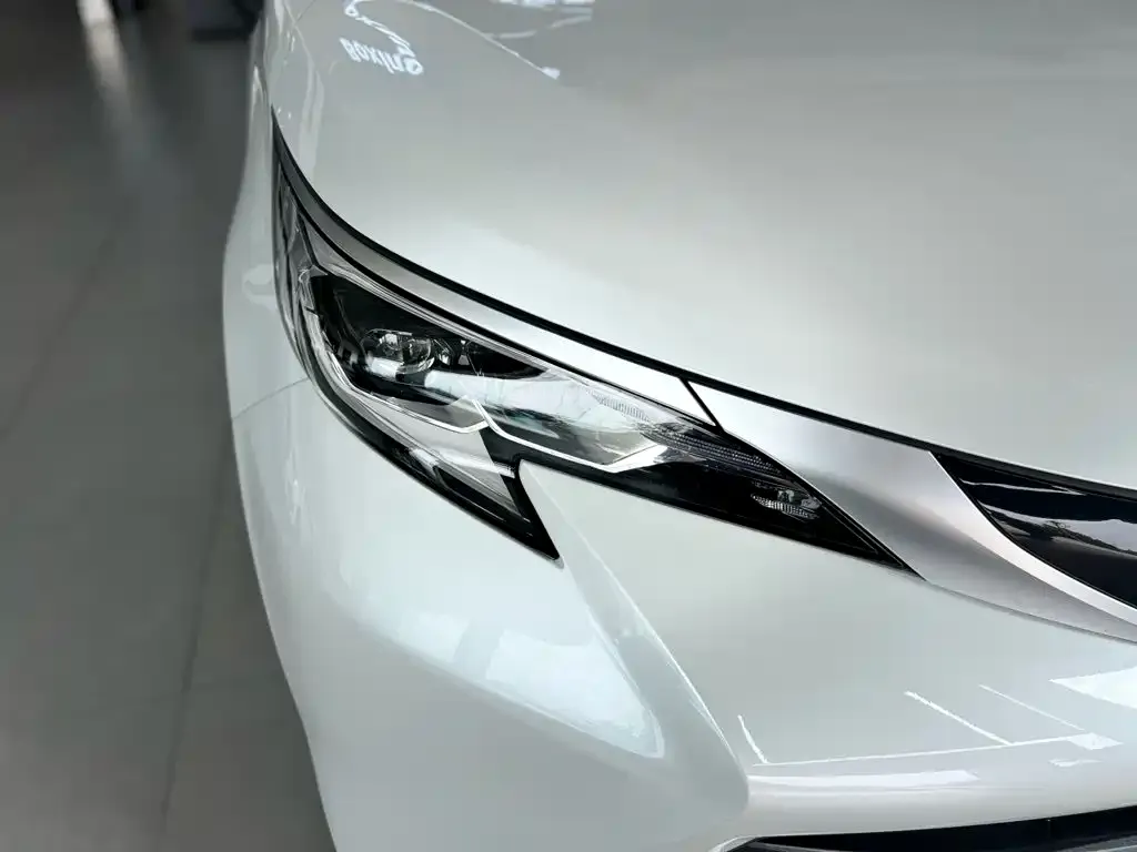 Toyota Sienna — фото 4