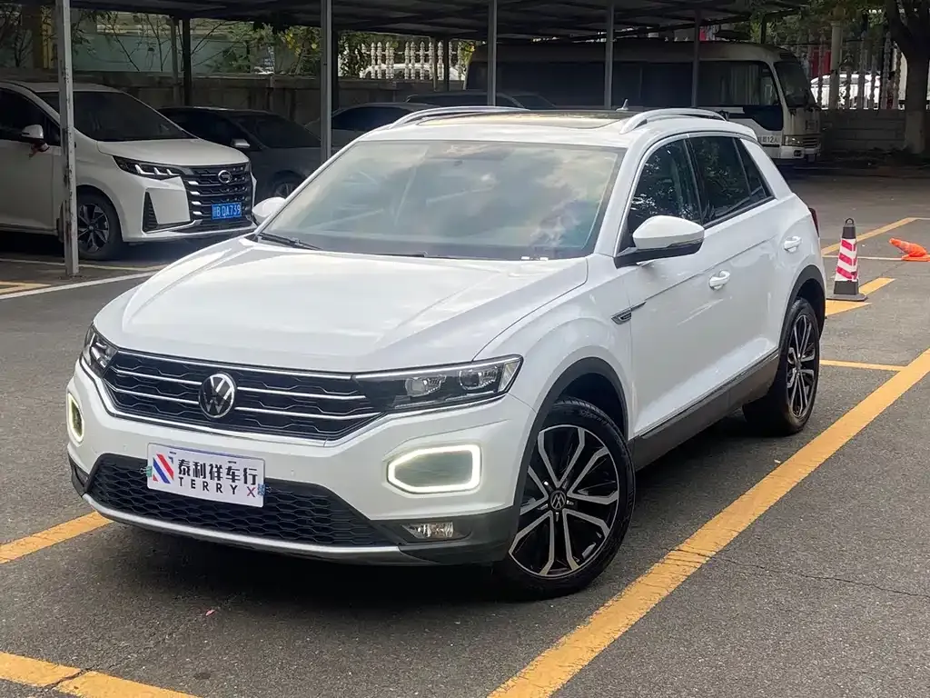 Volkswagen T-Roc — фото 1