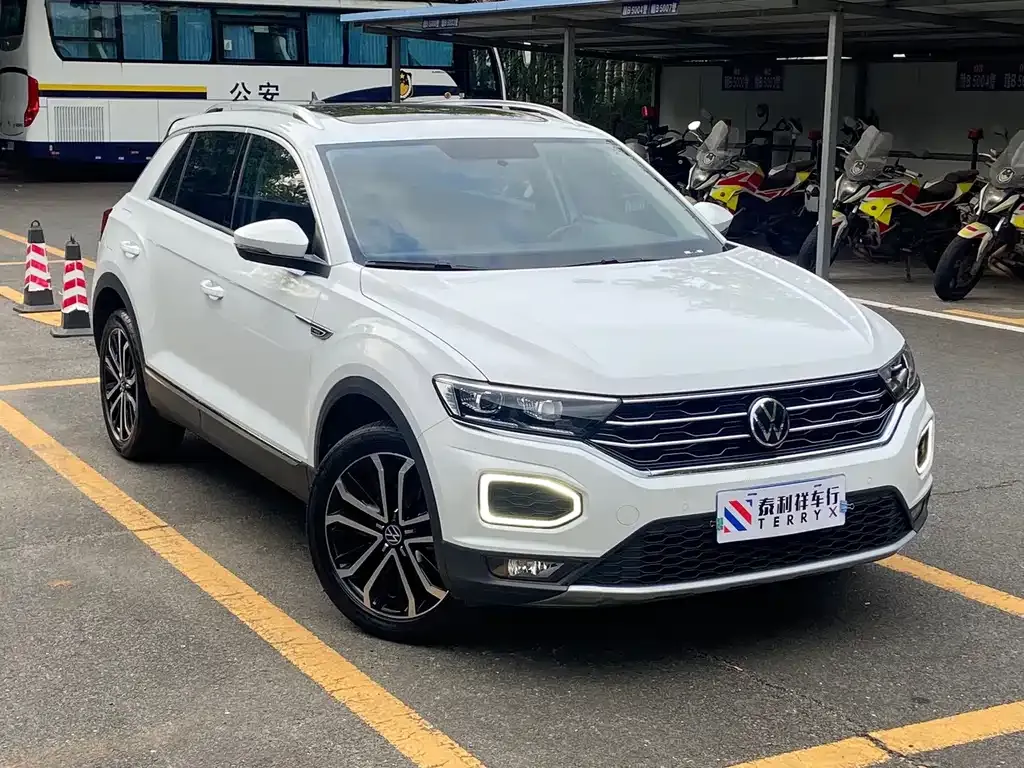 Volkswagen T-Roc — фото 9