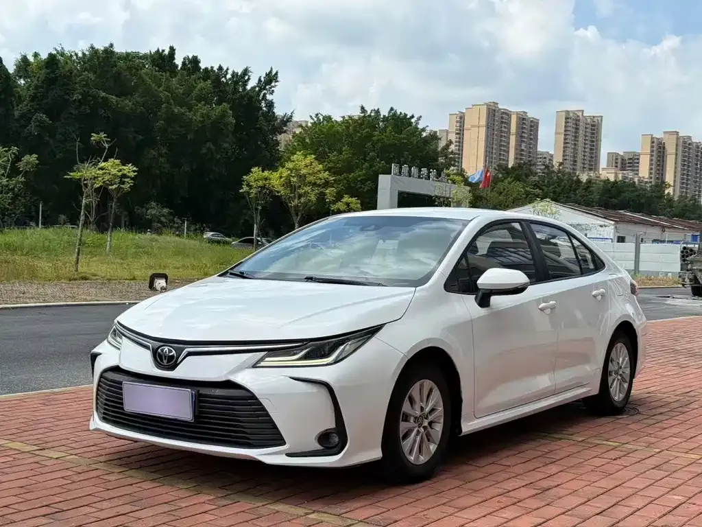 Toyota Corolla — фото 1