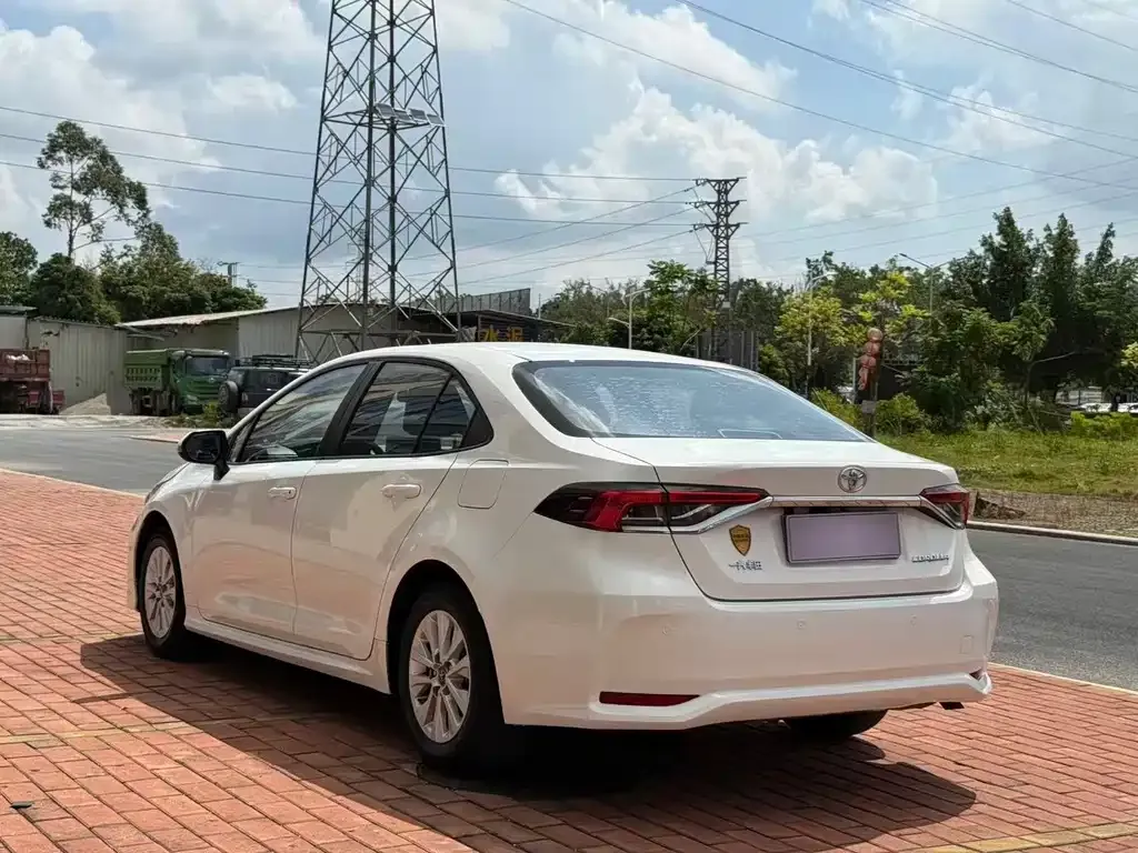Toyota Corolla — фото 4