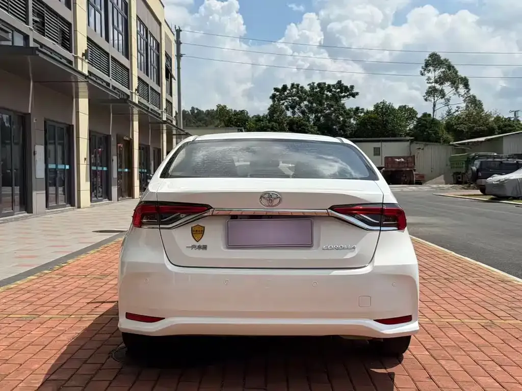 Toyota Corolla — фото 9