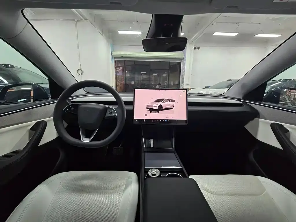 Tesla Model Y — фото 2