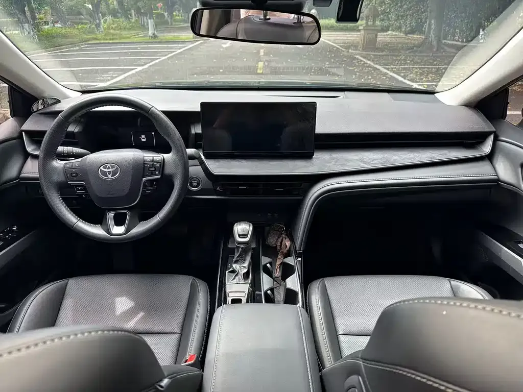 Toyota Camry — фото 5