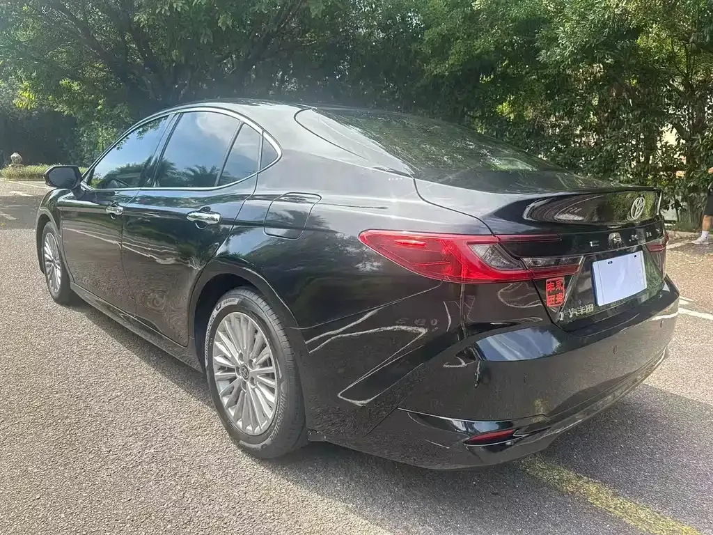Toyota Camry — фото 3