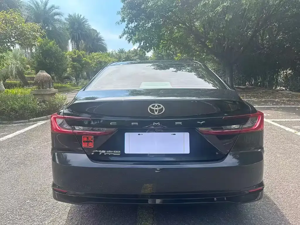 Toyota Camry — фото 8