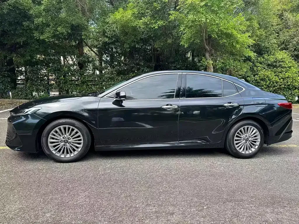 Toyota Camry — фото 9