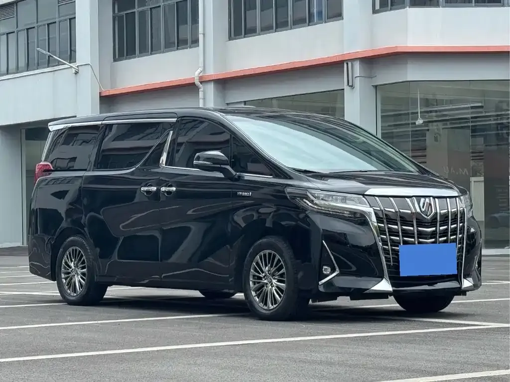 Toyota Alphard — фото 9