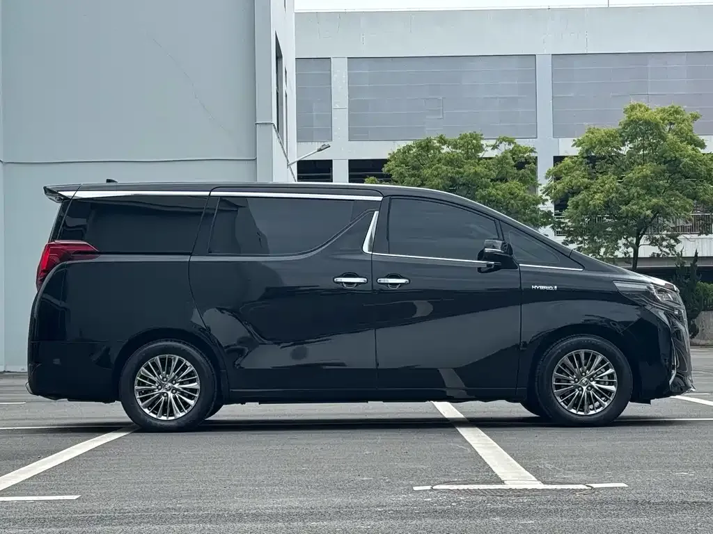Toyota Alphard — фото 7