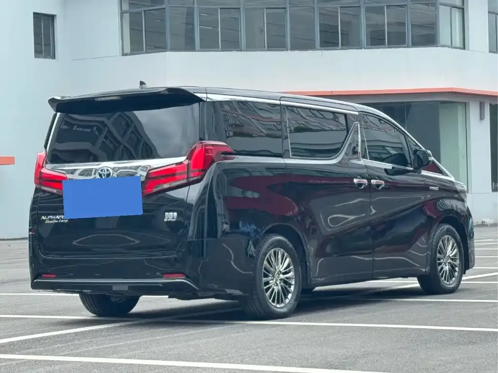 Toyota Alphard — фото 2
