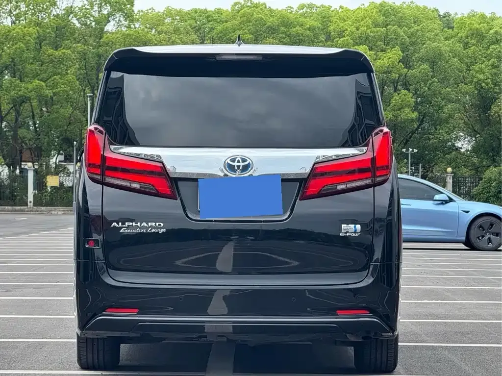 Toyota Alphard — фото 5